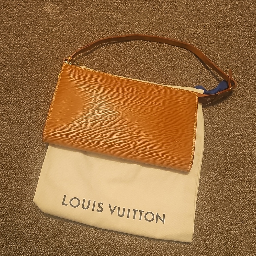 Louis Vuitton Epi Pochette